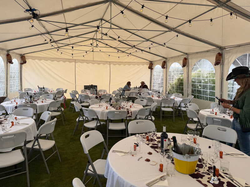Cowboy-fest i stort telt - Berg Event