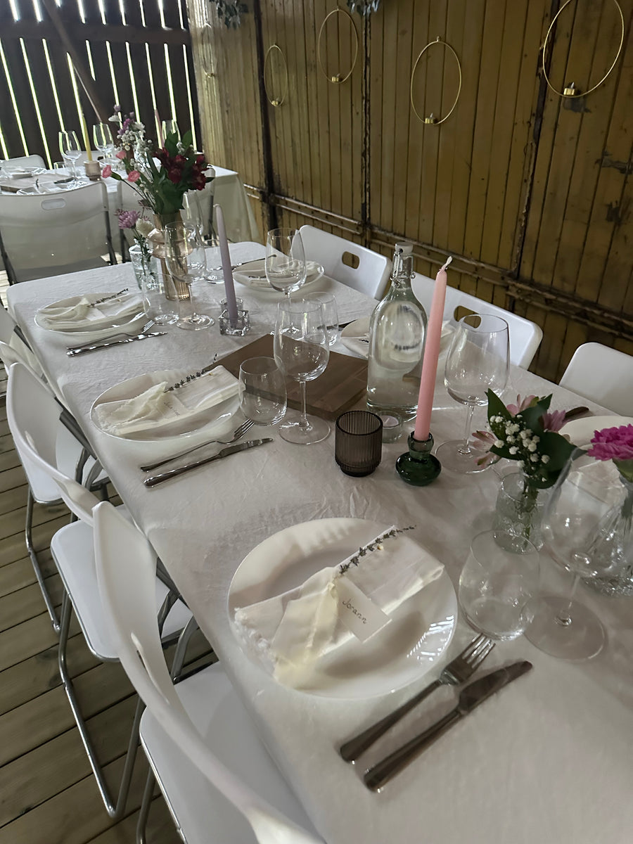 Pyntet bord med dekketøy - Berg Event — bilde 5