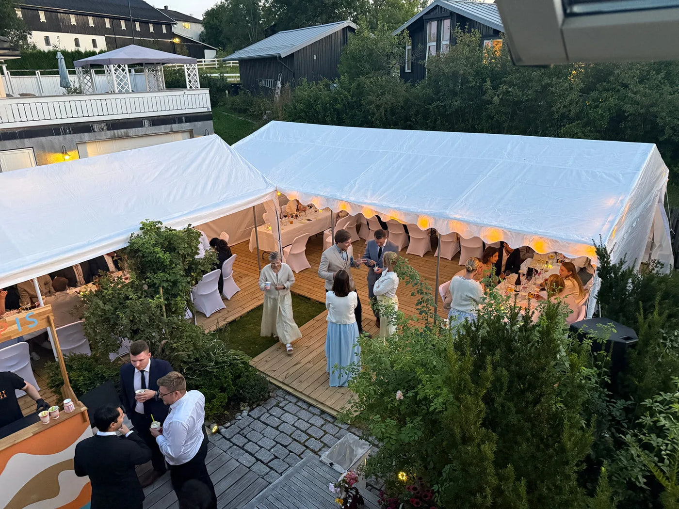 Gulv og telt til bryllup med 100 gjester i Asker - Berg Event