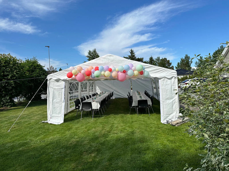 Lekkert pyntet 5x8m-telt i Halden - Berg Event