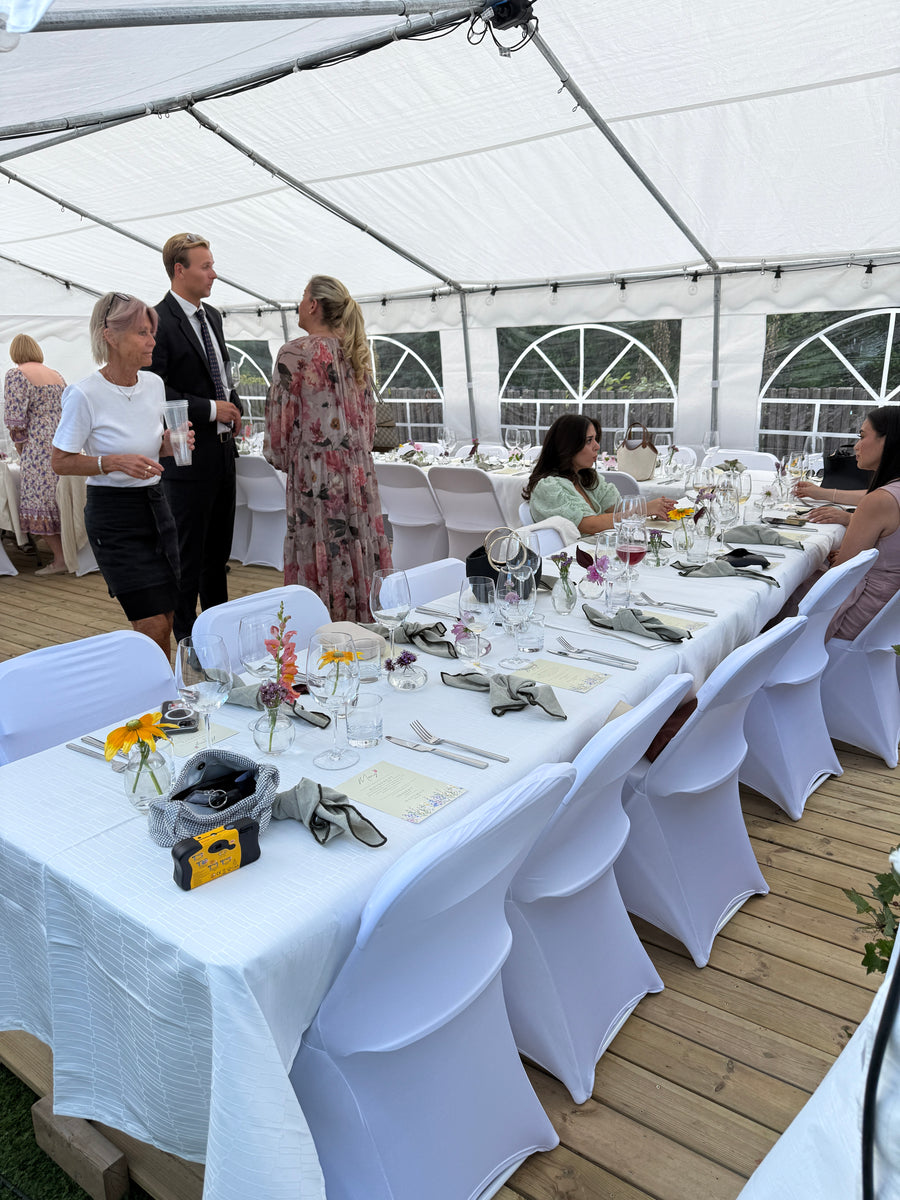Lekkert pyntet bord til bryllup i Asker - Berg Event — bilde 1